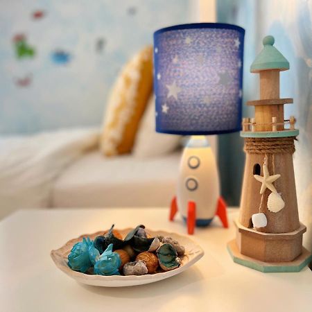 Cozy Fairytal Garden Apartment, Family Friendly, Free Parking, 15 Min To Airport Athén Kültér fotó