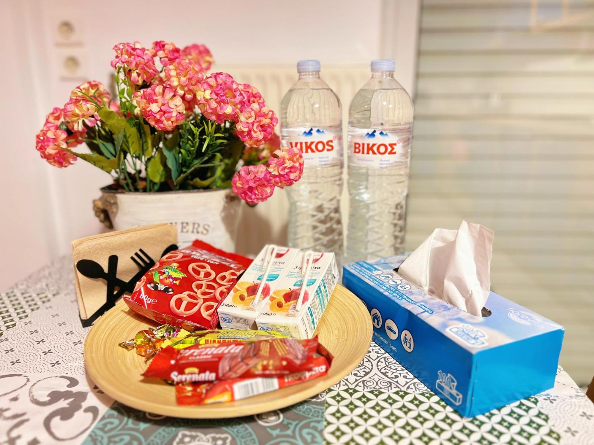 Cozy Fairytal Garden Apartment, Family Friendly, Free Parking, 15 Min To Airport Athén Kültér fotó