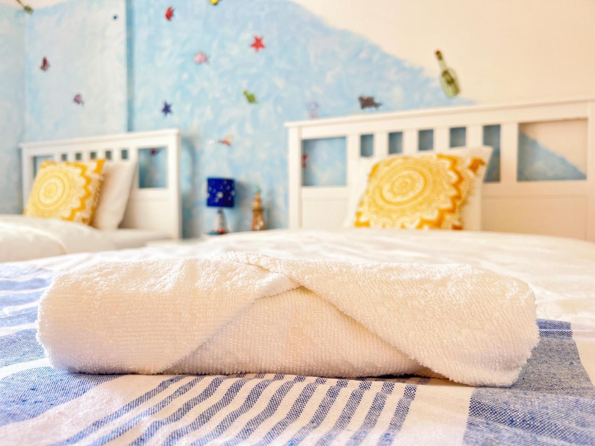 Cozy Fairytal Garden Apartment, Family Friendly, Free Parking, 15 Min To Airport Athén Kültér fotó