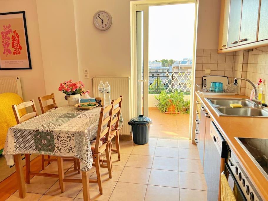 Cozy Fairytal Garden Apartment, Family Friendly, Free Parking, 15 Min To Airport Athén Kültér fotó